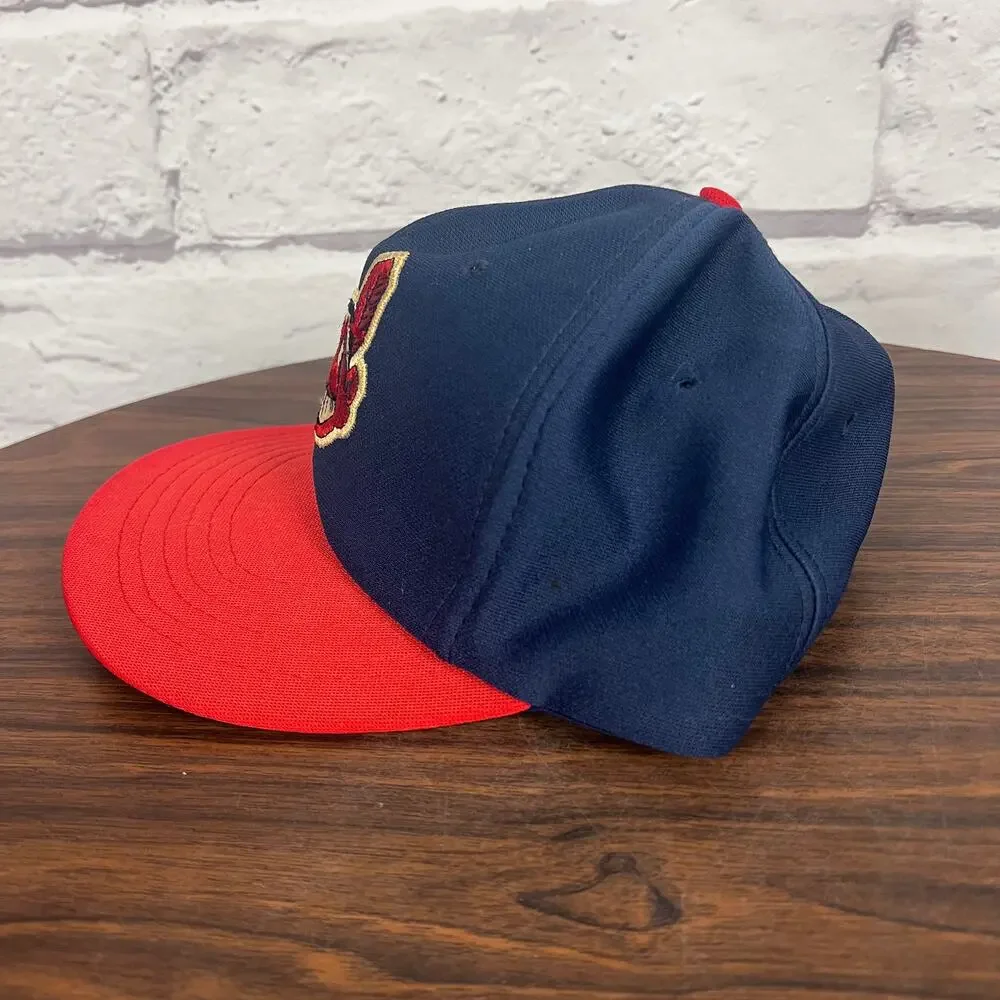 MLB Mens OS Vintage Retro Streetwear Cleveland Indians Chief Wahoo Snapback Hat
